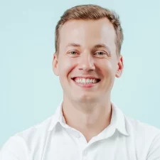 Are Crowns Better than Veneers for Front Teeth?